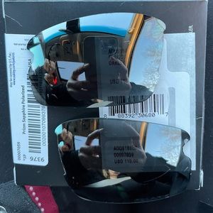 Oakley lenses 2.0 Flak Polarized. Small scratch on left lense.